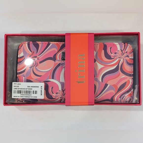 TRINA TURK Large Zip Around Wallet NIB - Picture 1 of 4